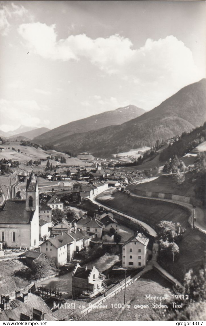 D8326) MATREI Am Brenner 1000m Gegen Süden - Tirol - Tolle FOTO AK - Häuser Straße Kirche - Matrei Am Brenner