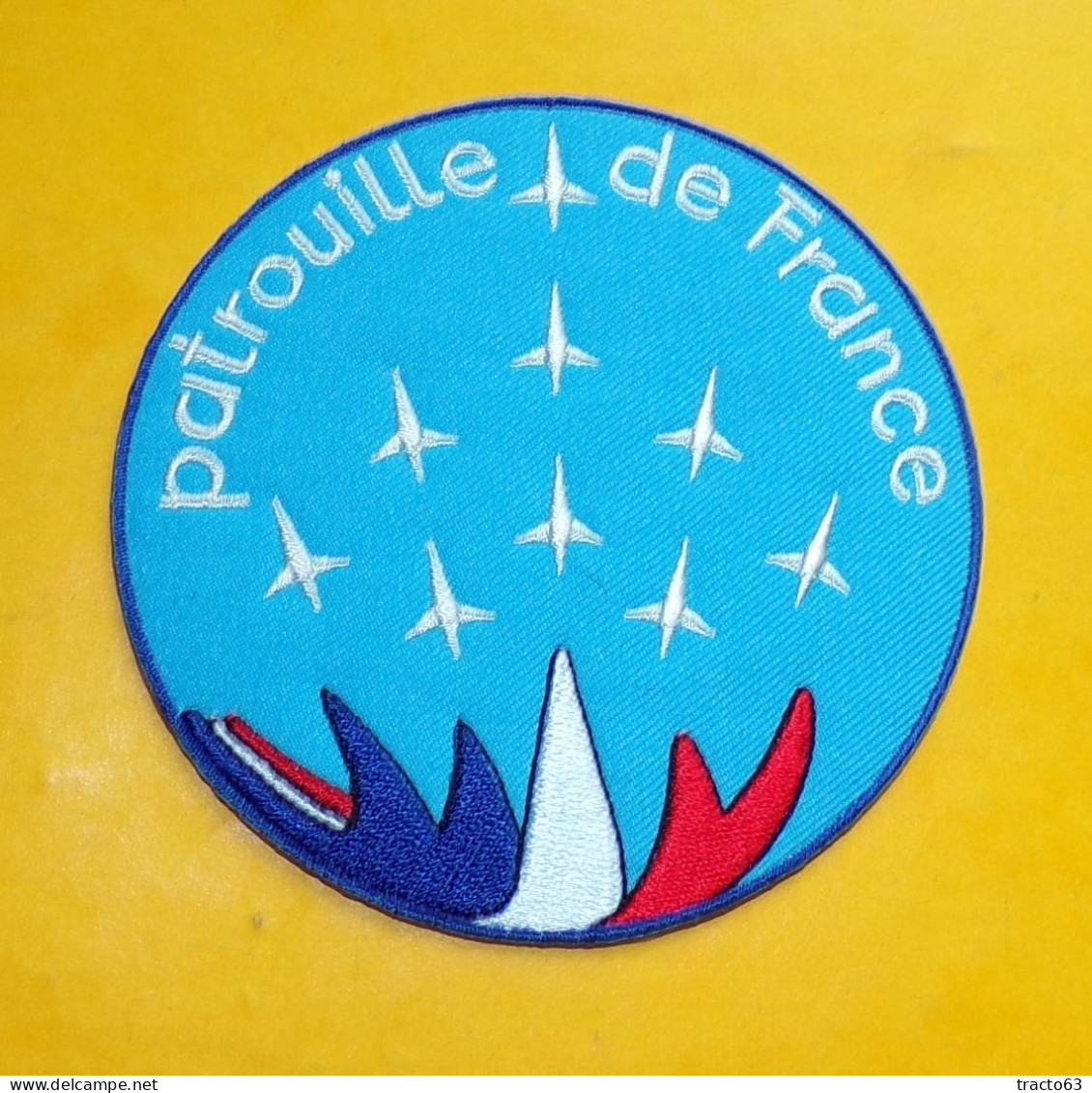 TISSU PATCH : PATROUILLE DE FRANCE , COULEUR BLEU , DIAMETRE 9 CM , BON ETAT VOIR PHOTO . POUR TOUT RENSEIGNEMENT ME CON - Ecussons Tissu