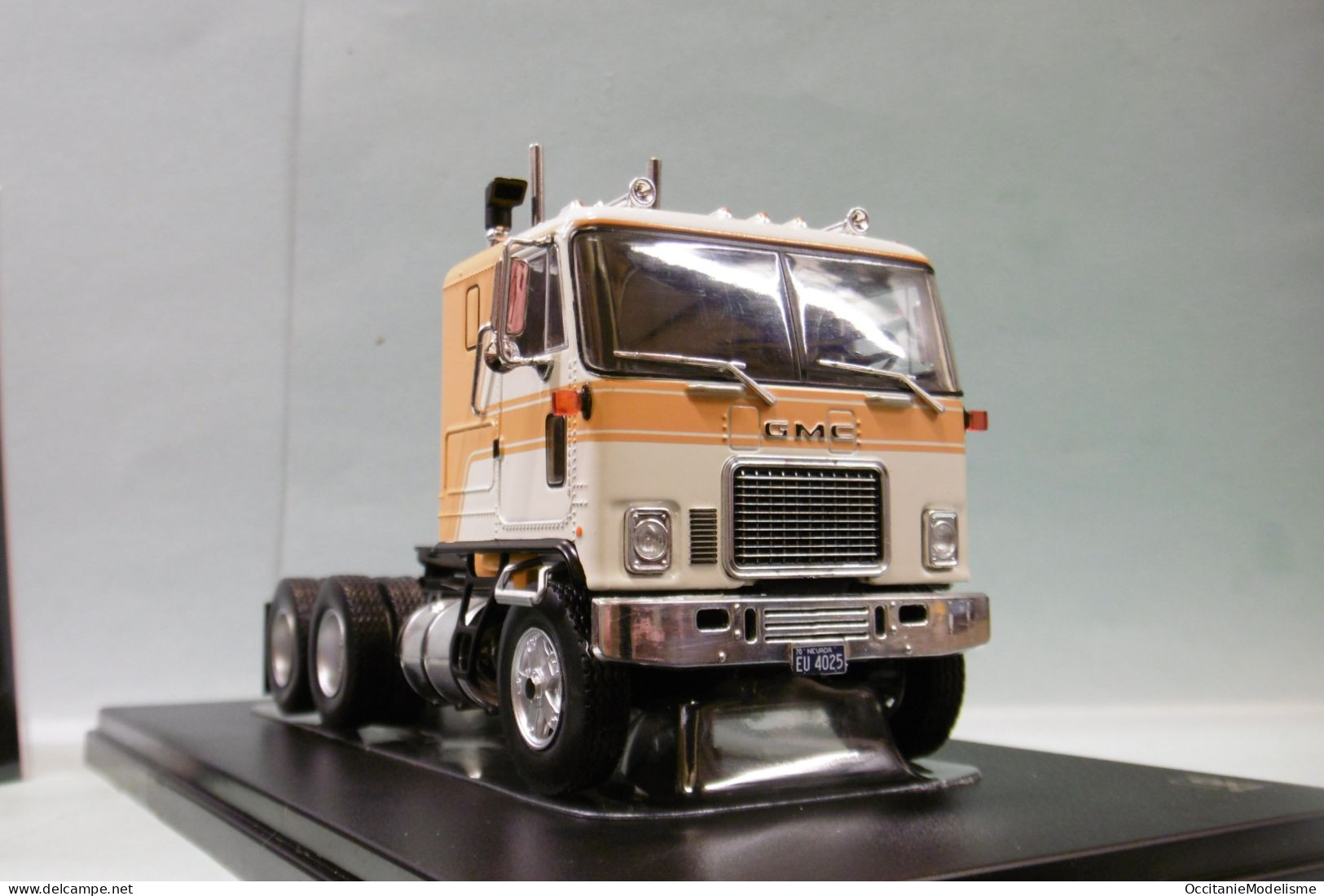 Ixo - Camion US GMC ASTRO 95 1970 Blanc Et Orange Réf. TR167.22 NBO Neuf 1/43 - Ixo