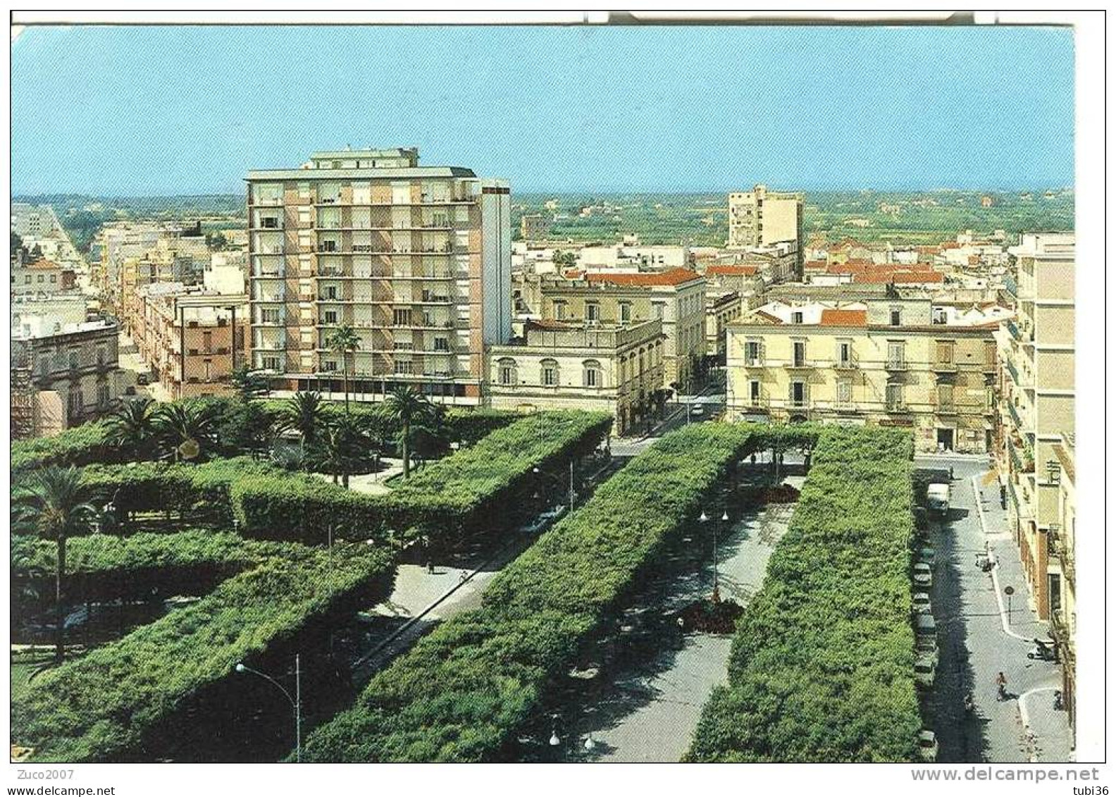 TRANI - PIAZZA VITTORIO EMANUELE II - COLORI VIAGGIATA  1965 - ANIMATA  E VETTURE D'EPOCA. - TIMBRO POSTE TRANI TERGHETT - Trani