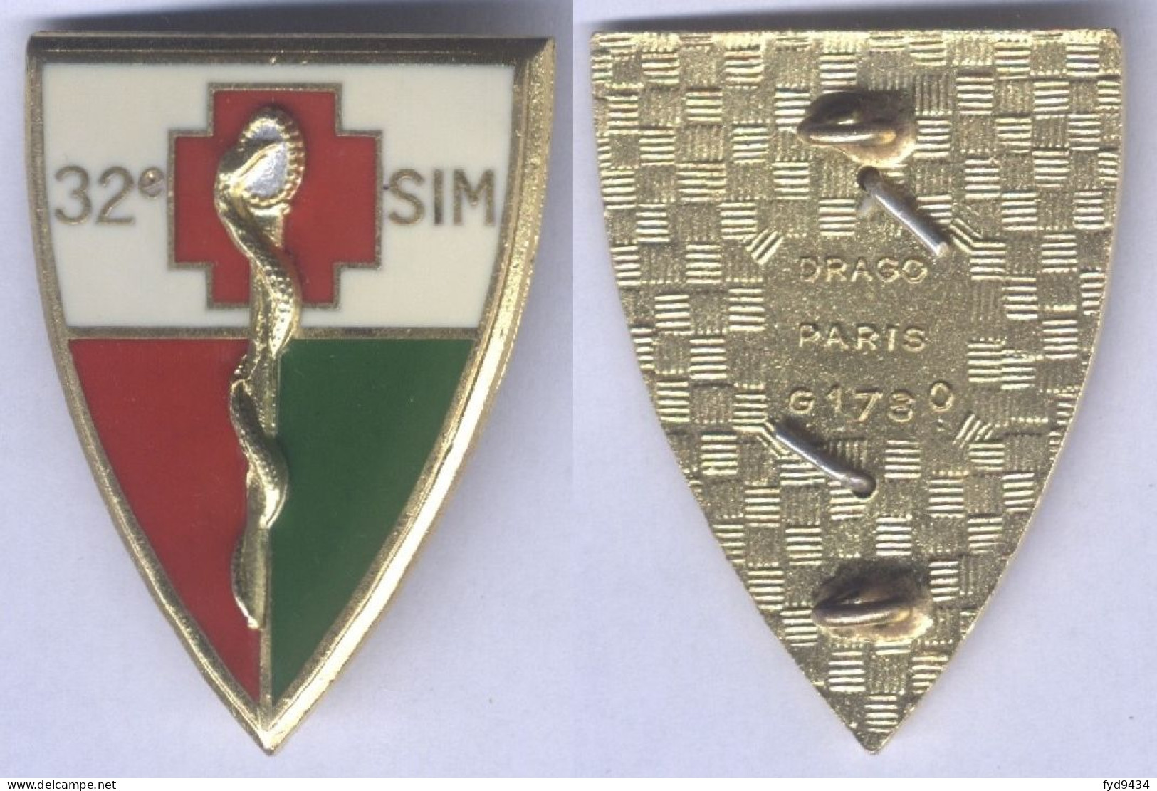 Insigne De La 32e Section D'Infirmiers Militaires - Medical Services