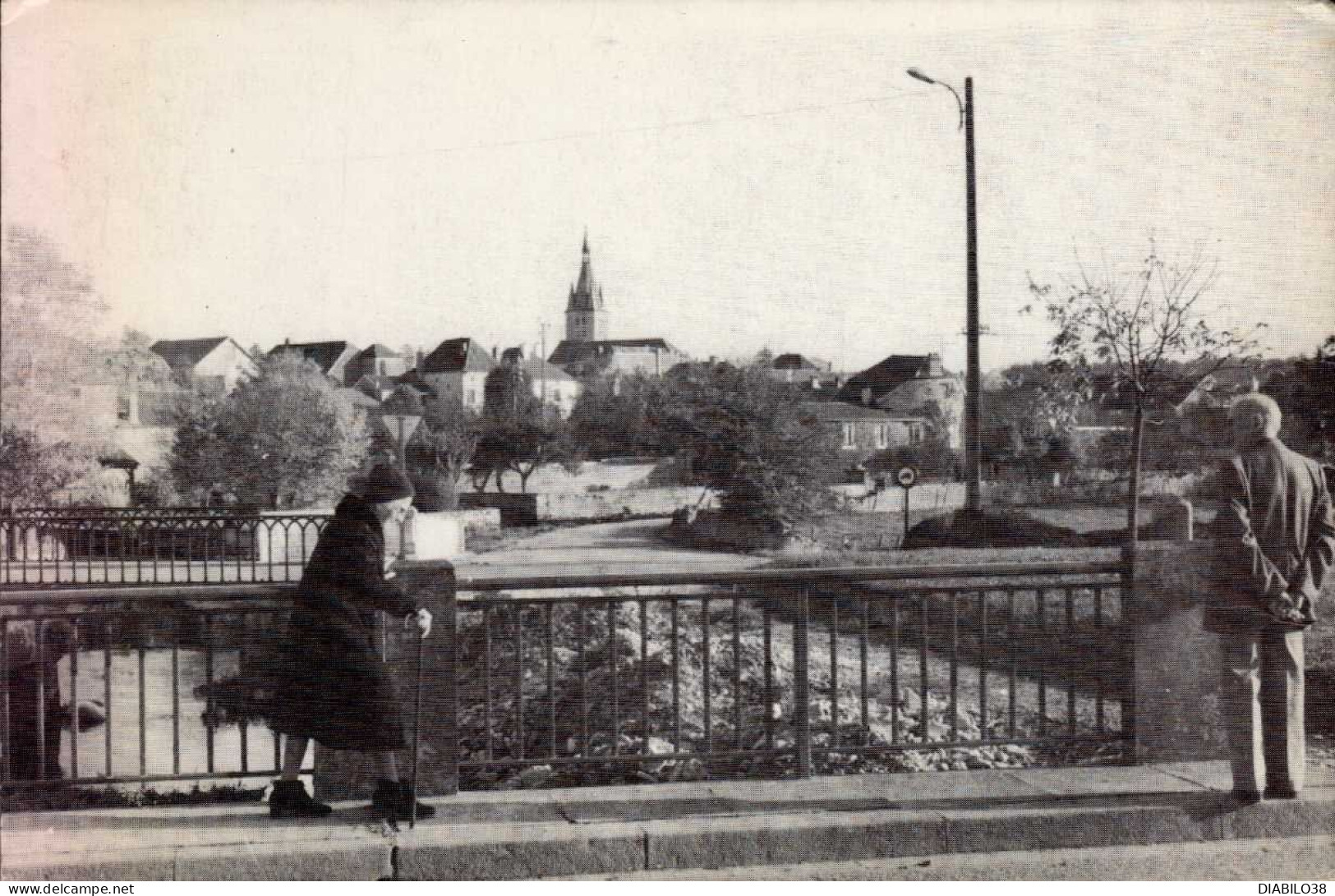 CHATEAUVILLAIN    ( HAUTE MARNE )  VU DU PONT DES MALADES - Chateauvillain