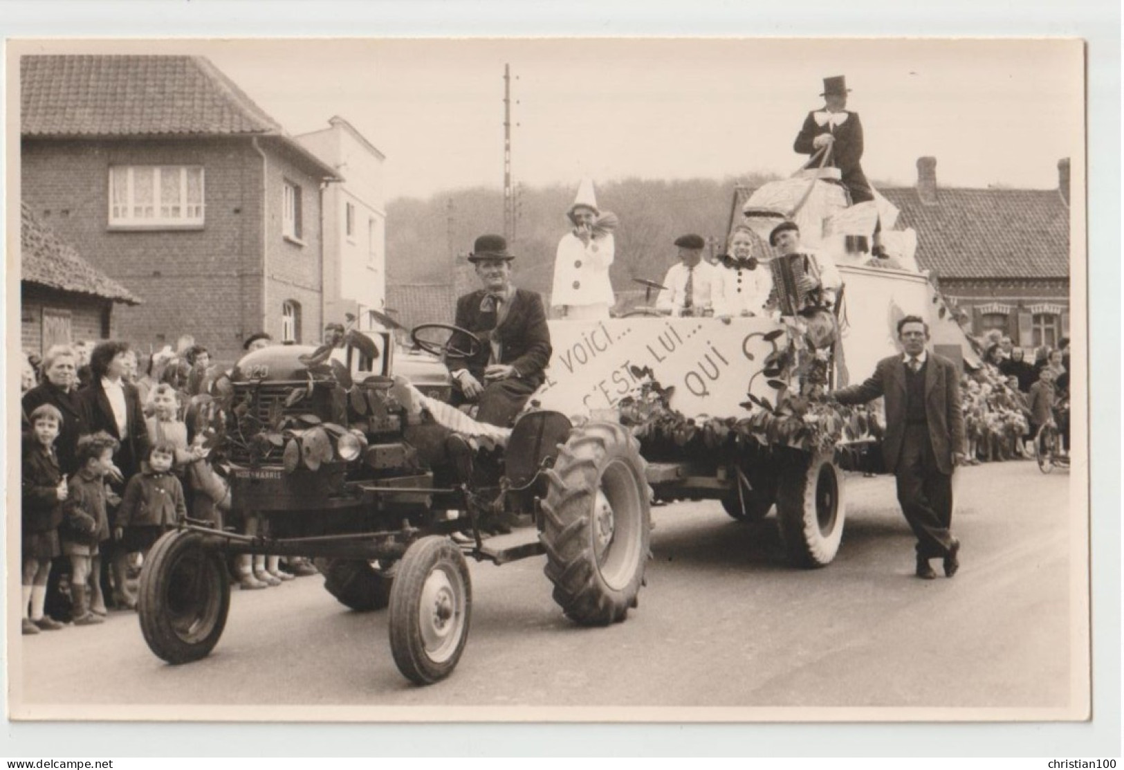 PHOTO ( 13,5 Cm X 8,5 Cm ) - TRACTEUR MASSEY HARRIS QUI TIRE UN CHAR A CRECY EN PONTHIEU ( SOMME ) -z 2 SCANS Z- - Tracteurs