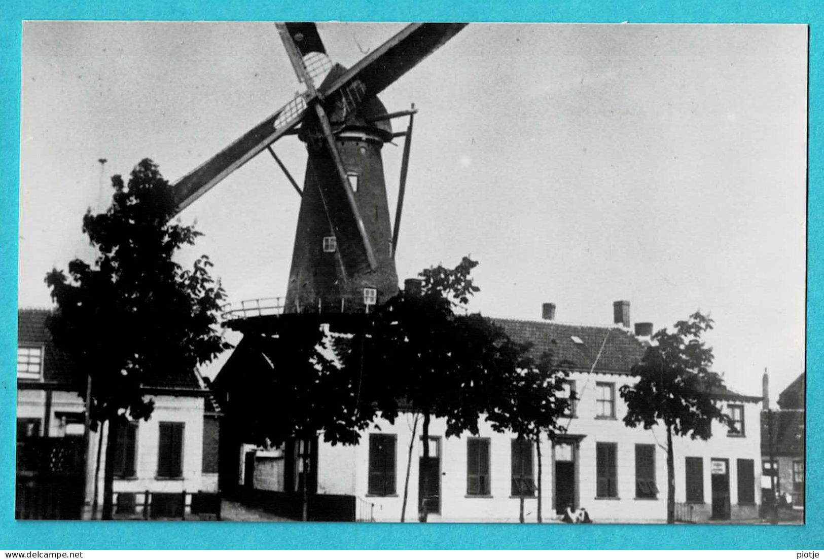 * Oud Terneuzen (Zeeland - Nederland) * (Uitg A.J. V. Aken, Nr 272) De Molen Bij De Markt, Moulin, Carte Photo, Old - Terneuzen