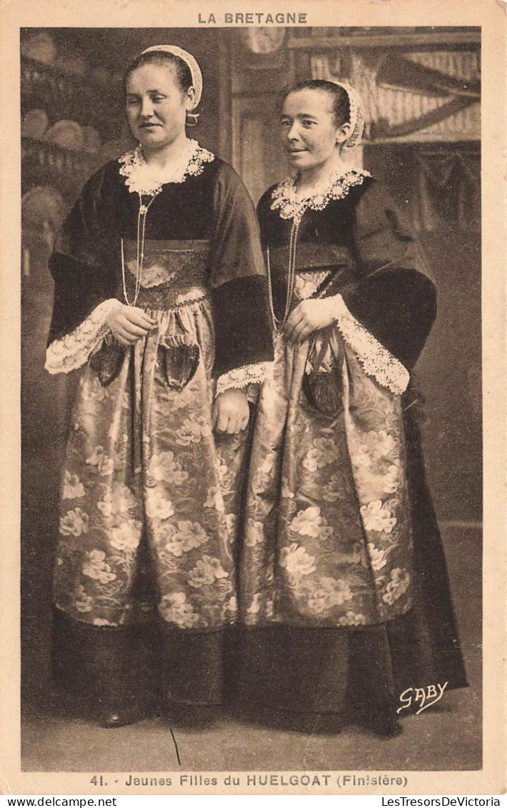 FRANCE - Huelgoat - Deux Jeunes Filles Du Huelgoat En Robe Traditionnelle - Carte Postale Ancienne - Huelgoat