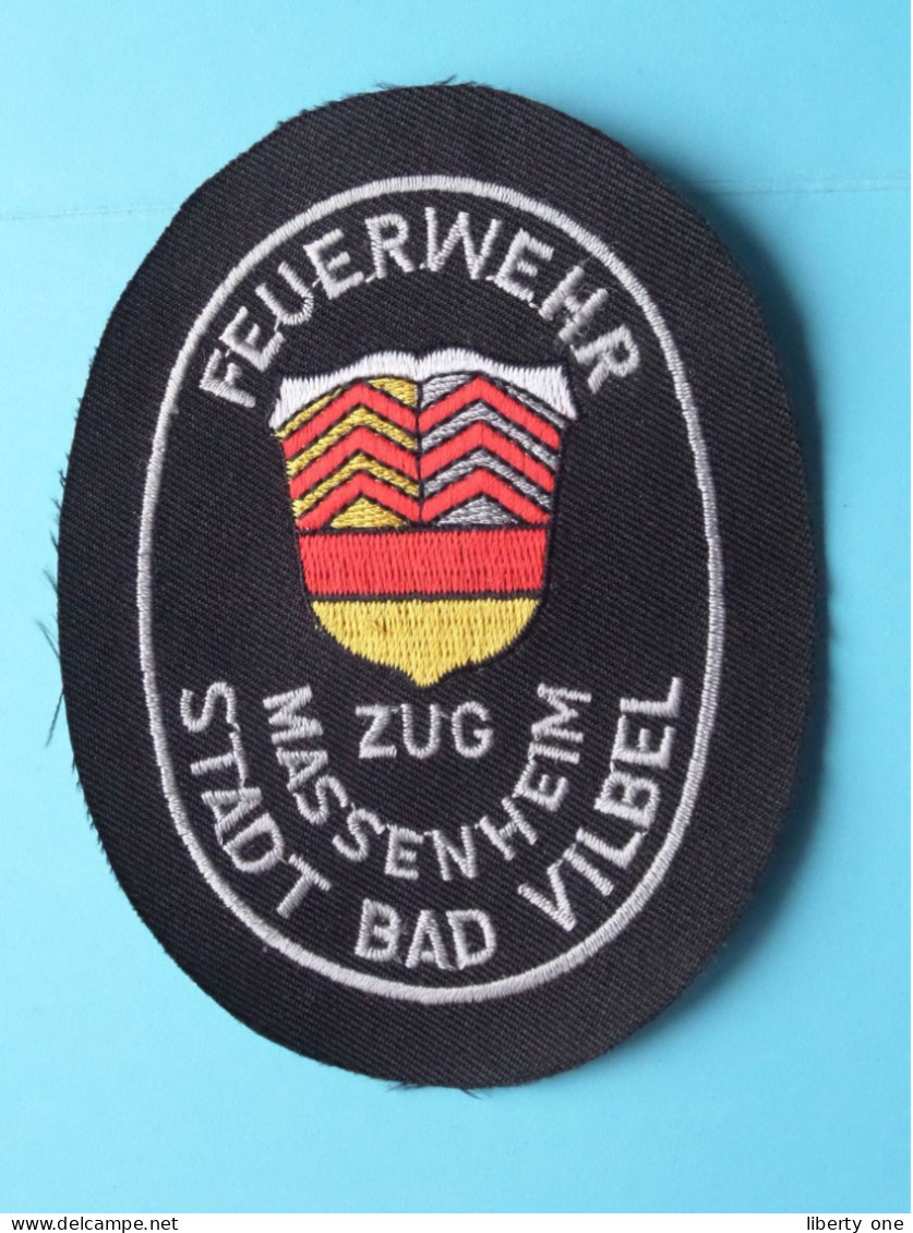 FEUERWEHR >> Zug Massenheim STADT BAD VILBEL ( See SCAN ) Textiel ( 8,5 X 11,5 Cm. ) ! - Firemen
