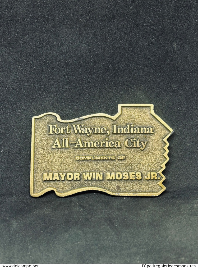 °OB1 Médaille Métaux? 148g  Fort Wayne, Indiana All-America City Compliments Of Mayor Win Moses JR. - Estados Unidos