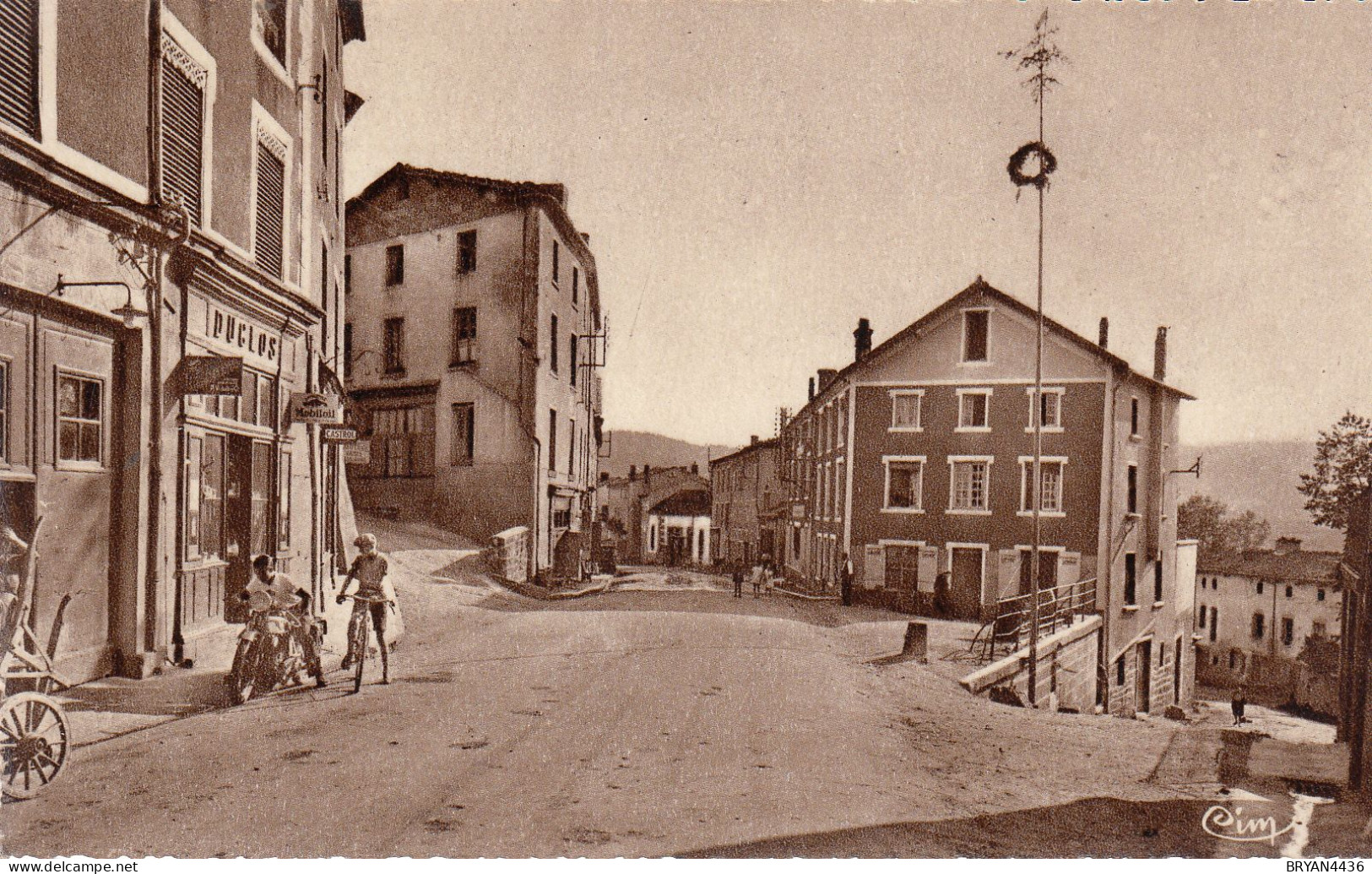 63 - CUNLHAT - RUE DE LA POSTE - VOIR DEUX SCANS - Cunlhat