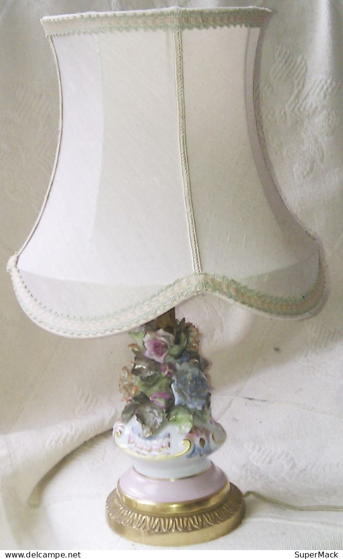 Ancienne Lampe Décorée De Fleurs En Porcelaines CAPODIMONTE - Capodimonte (ITA)