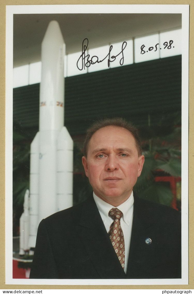 Aleksandr Volkov - Soviet Cosmonaut - Nice Authentic Signed Photo - 1998 - COA - Aviators & Astronauts