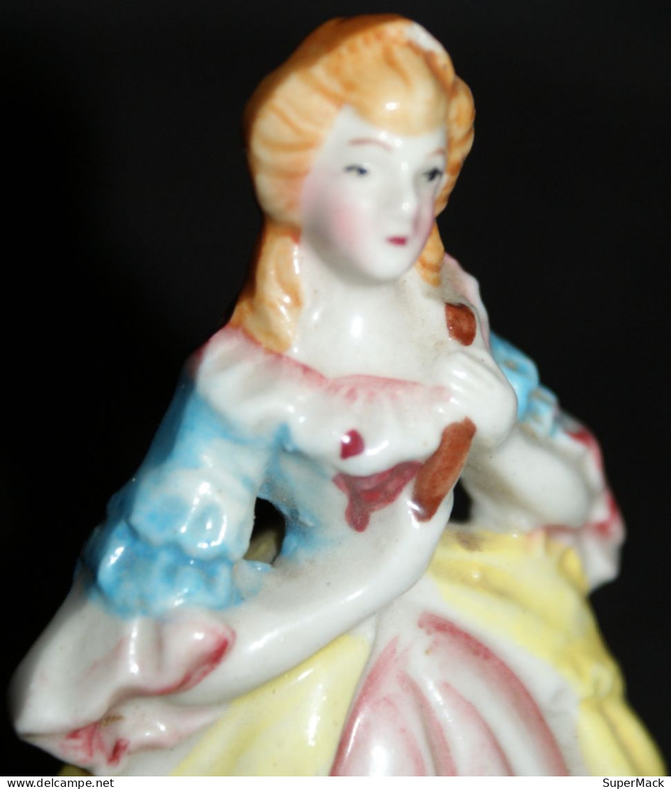 Ancienne Figurine Porcelaine D'une Dame élégante Du 18e - Other & Unclassified