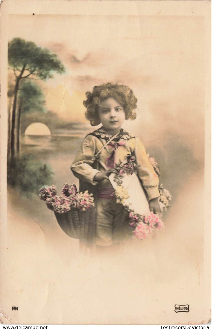 ENFANTS - Un Enfant Avec Des Fleurs - Colorisé - Carte Postale Ancienne - Sonstige & Ohne Zuordnung