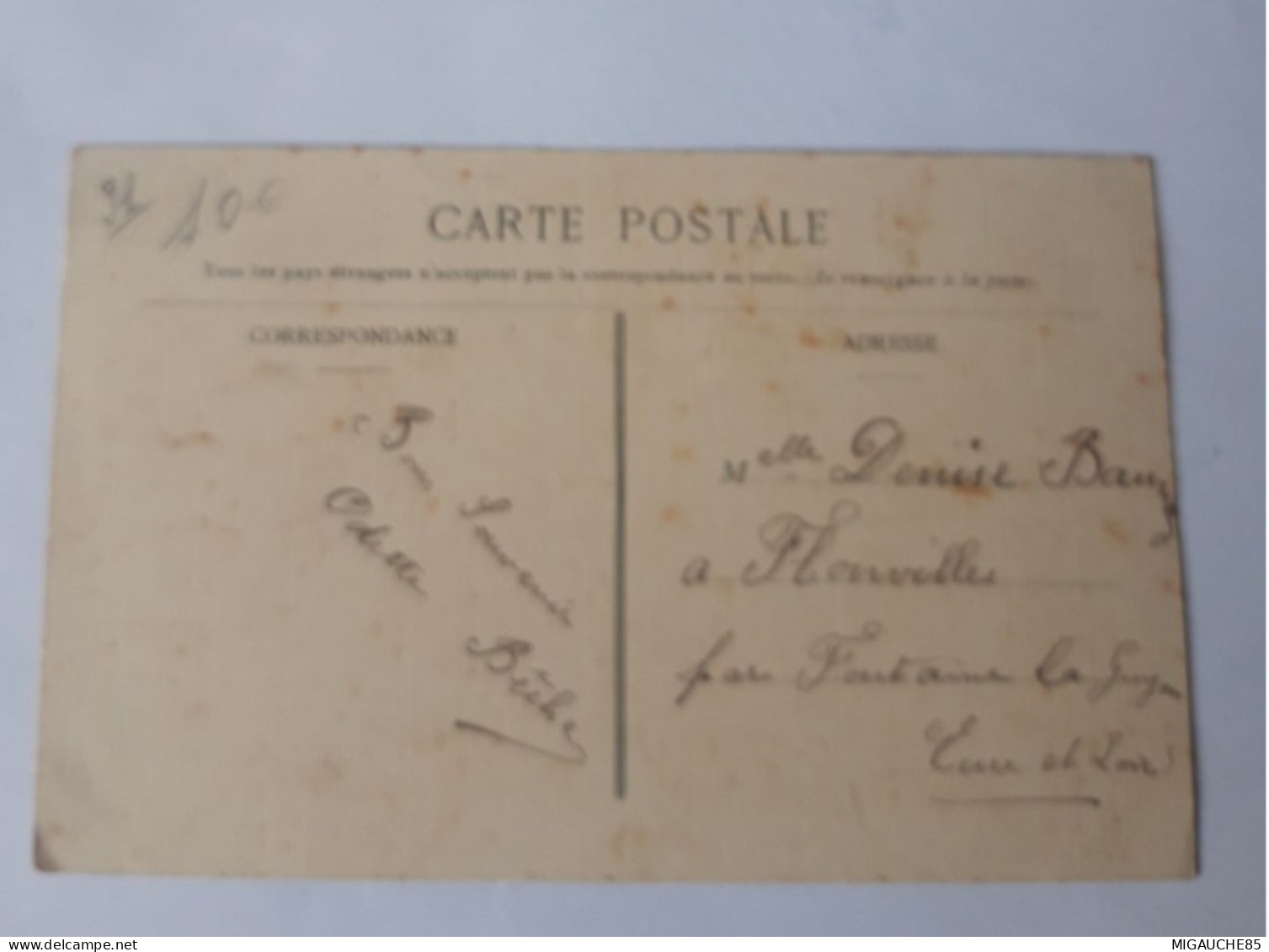 Carte   Postale    Du  BRIS-SOUS-FORGES   Place Du Pilori - Briis-sous-Forges