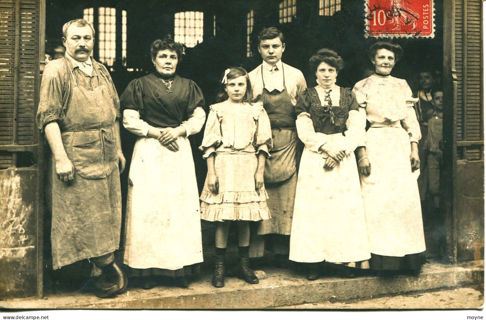 13378     LES  HALLES - COMMERCANTS GROS PLANS  RARE SUPERBE CARTE PHOTO à Situer - Circulée En 1909 - Piazze Di Mercato