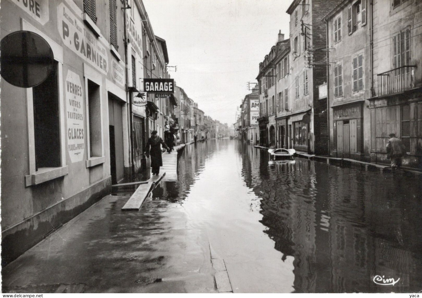 Macon    Inondations 1955 - Rue De Lyon - Garage Essence Mobiloil  - Combier Imp - Inondations