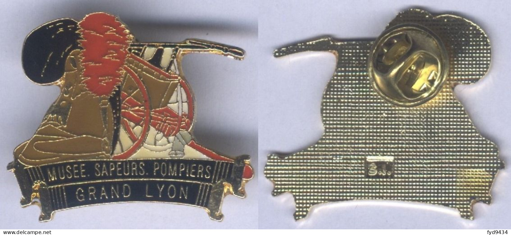 Insigne Du Musée Des Sapeurs Pompiers - Grand Lyon ( Pin's) - Bombero