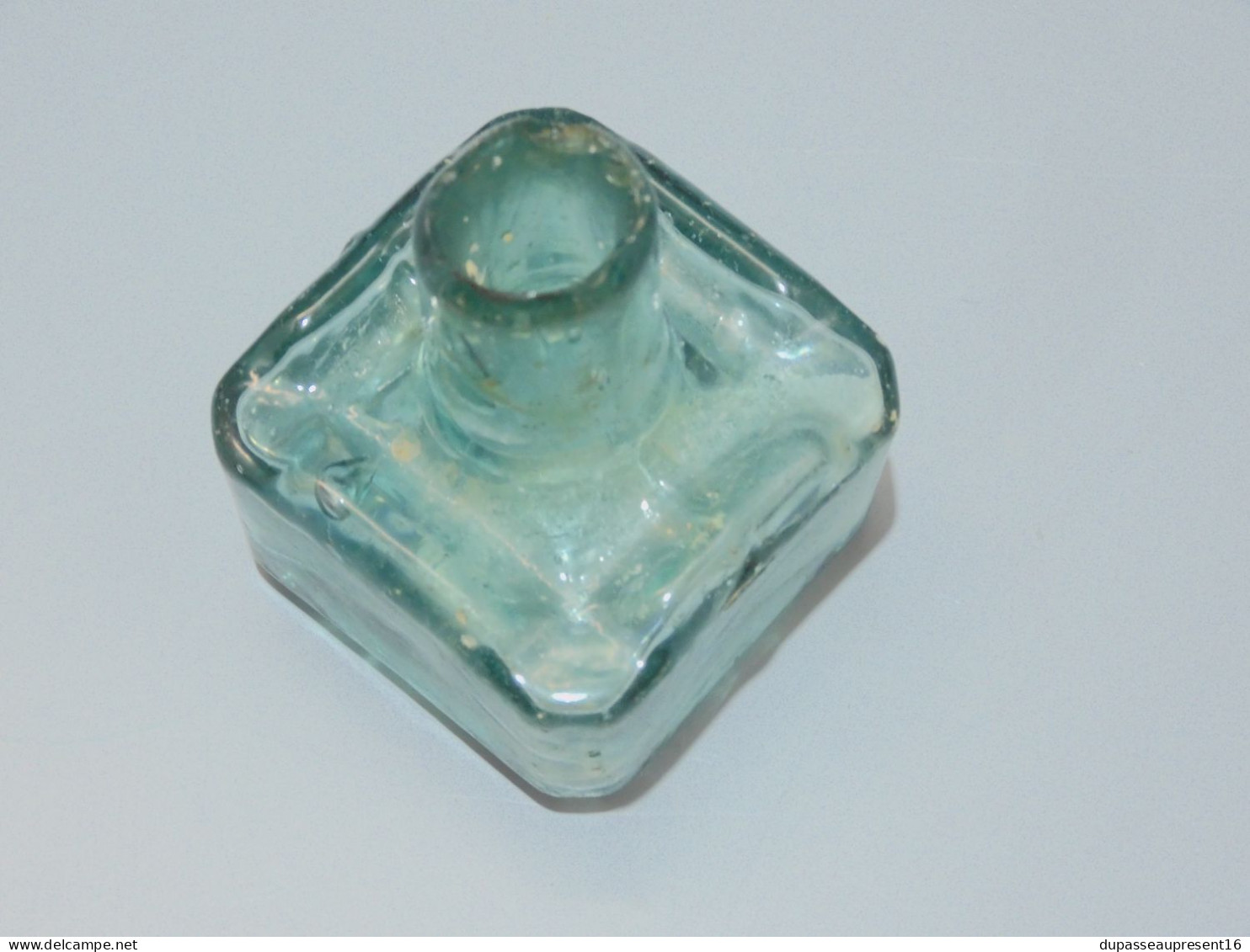 -ANCIEN ENCRIER PORTE PLUME En VERRE BLEU/VERT Déco Bureau POILUS 14/18    E - Inkwells