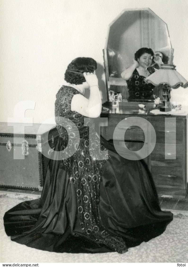 1953 ORIGINAL AMATEUR PHOTO FOTO WOMAN HOUSE MACAU MACAO CHINA - Macao
