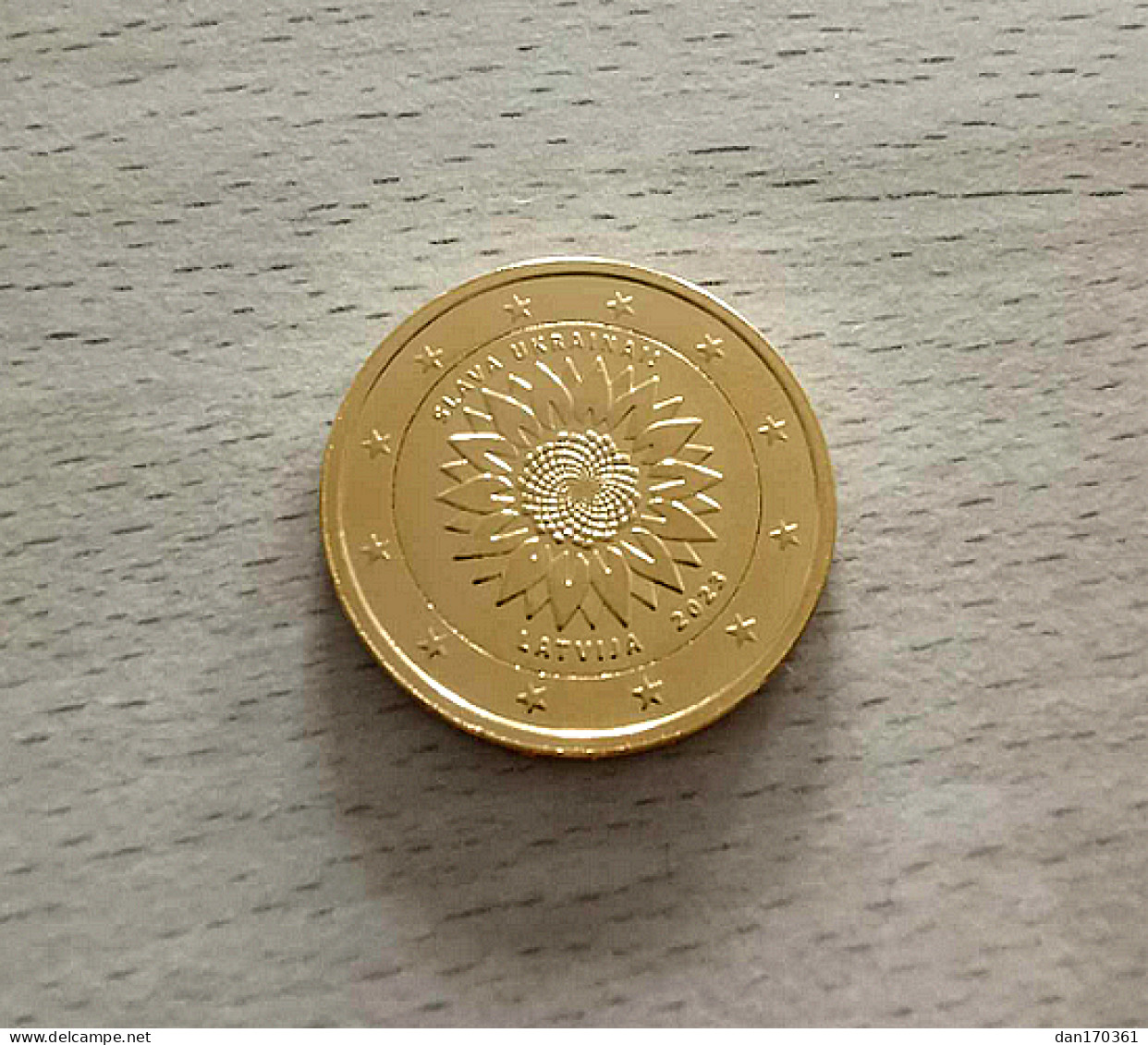 LETTONIE 2023 - TOURNESOL UKRAINIEN - 2 EUROS COMMEMORATIVE - PLAQUE OR - VERGOLDET - Letland