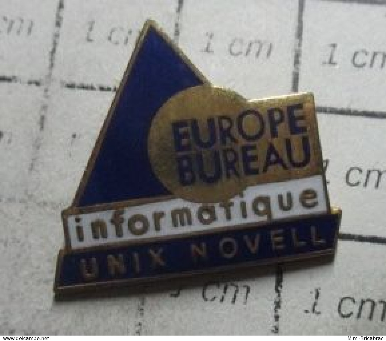 316A  Pin's Pins / Beau Et Rare / INFORMATIQUE / UNIX NOVELL EUROPE BUREAU INFORMATIQUE - Informatica