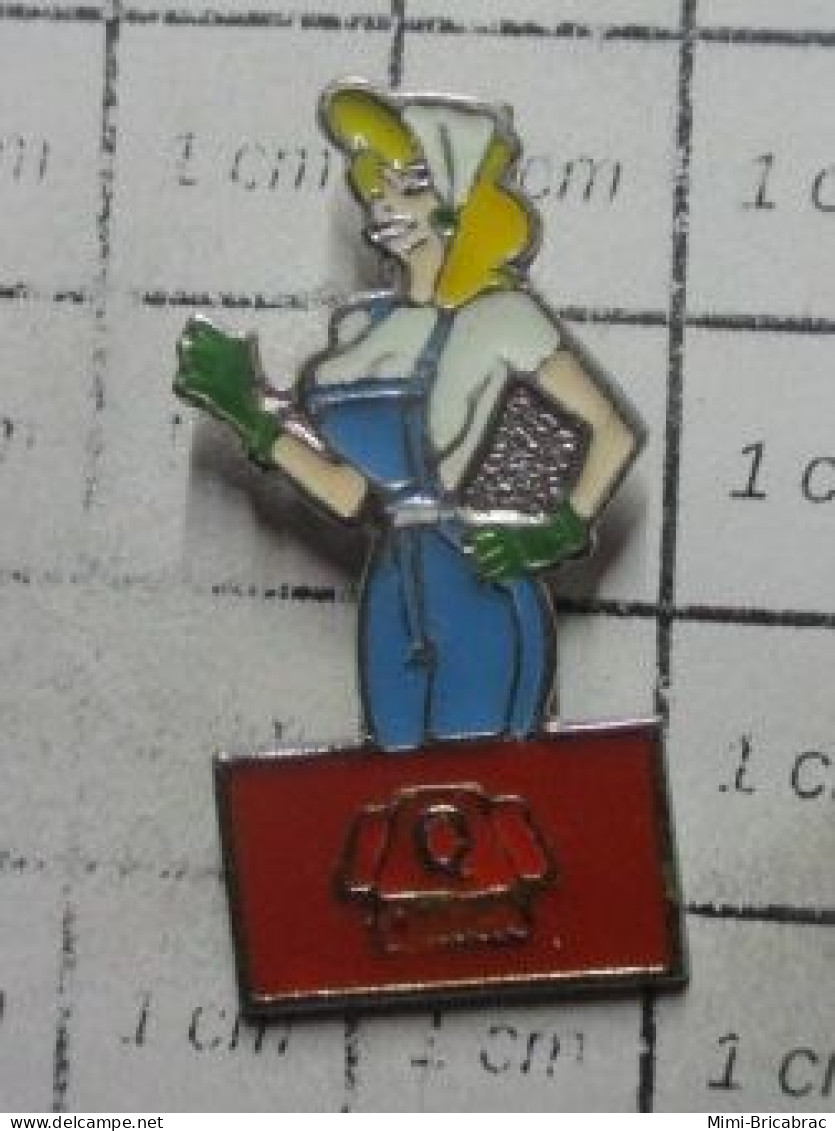 316A Pin's Pins / Beau Et Rare / PIN-UPS / BLONDE EN SALOPETTE FAST-FOOD QUICK - Pin-Ups