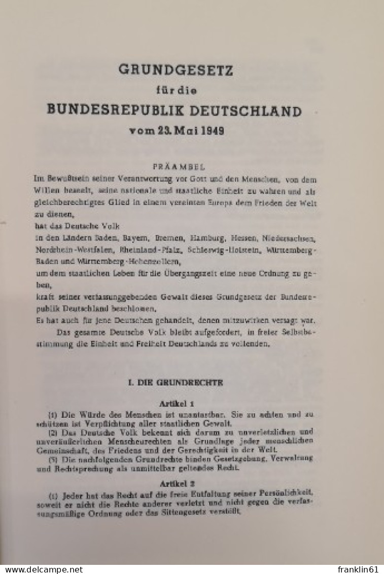 Verfassungen nach dem Zweiten Weltkrieg. Schriften zur Politischen Wissenschaft. Band 2.