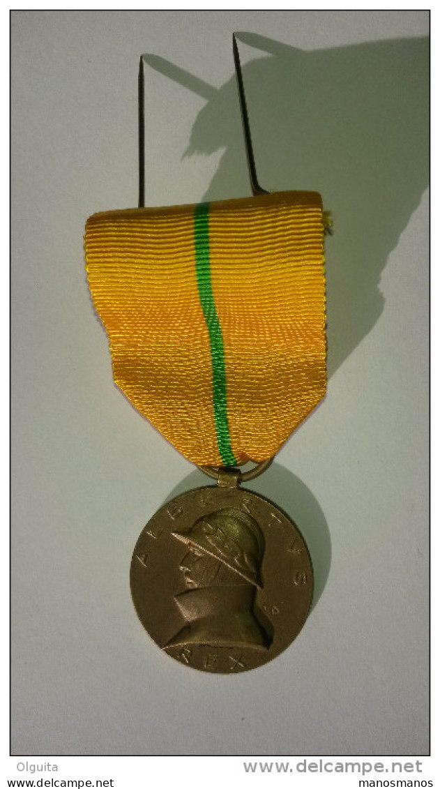 Belgique DYNASTIE - Médaille Avec Ruban Et étui Roi Albert Casqué 1909 - 1934 - 25 Ans De Règne - Adel