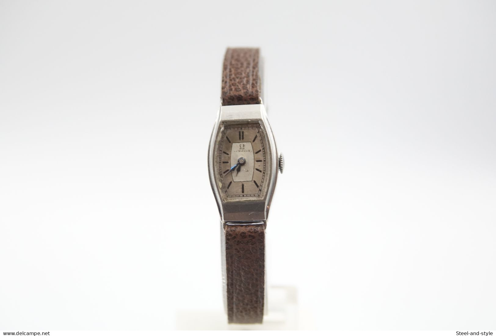 Watches : OMEGA TONNEAU CUSHION TANK LADIES MECHANICAL Ref. 8165095 -  1930's - Original - Running - Excelent - Art Deco - Montres Haut De Gamme