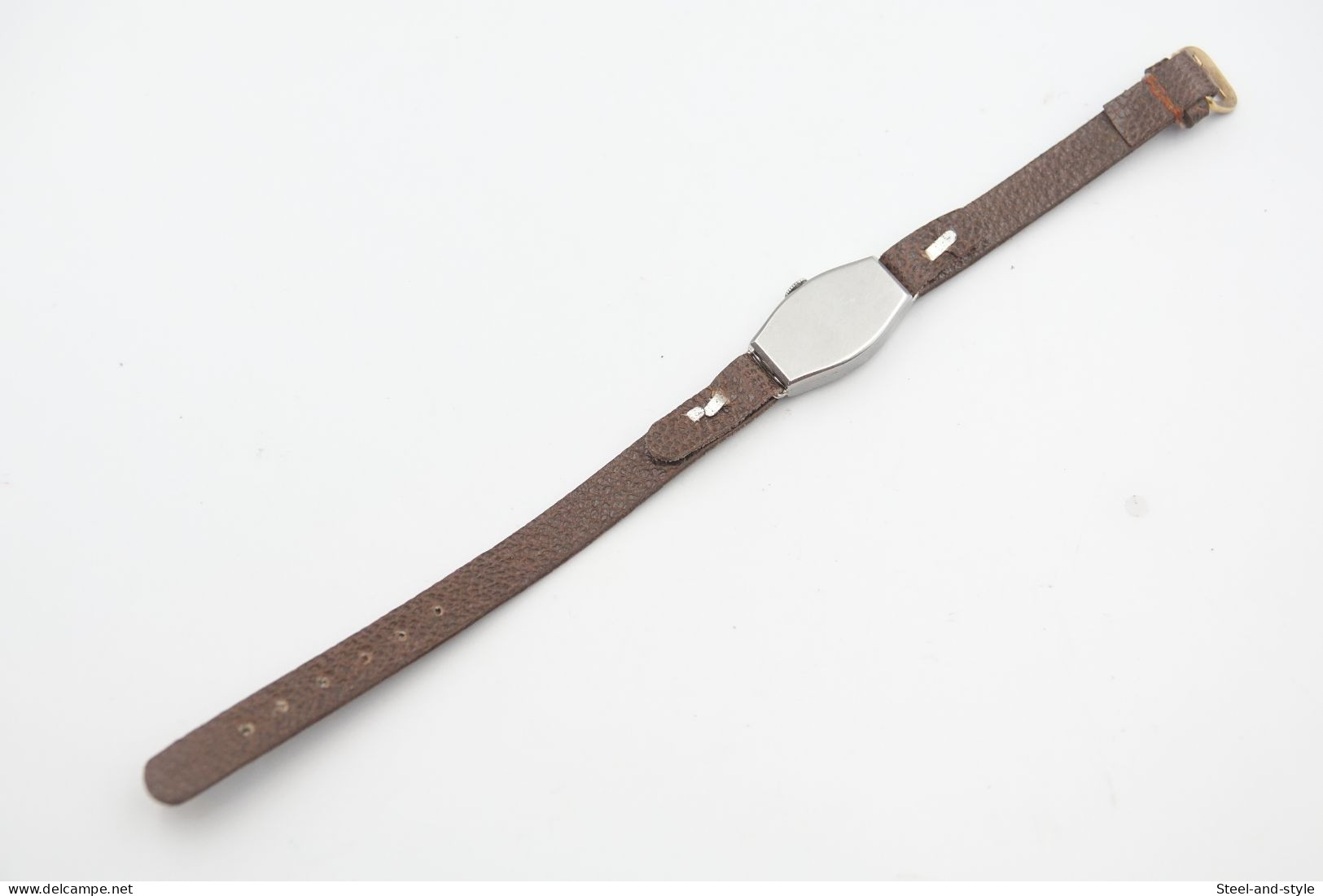 Watches : OMEGA TONNEAU CUSHION TANK LADIES MECHANICAL Ref. 8165095 -  1930's - Original - Running - Excelent - Art Deco - Designeruhren