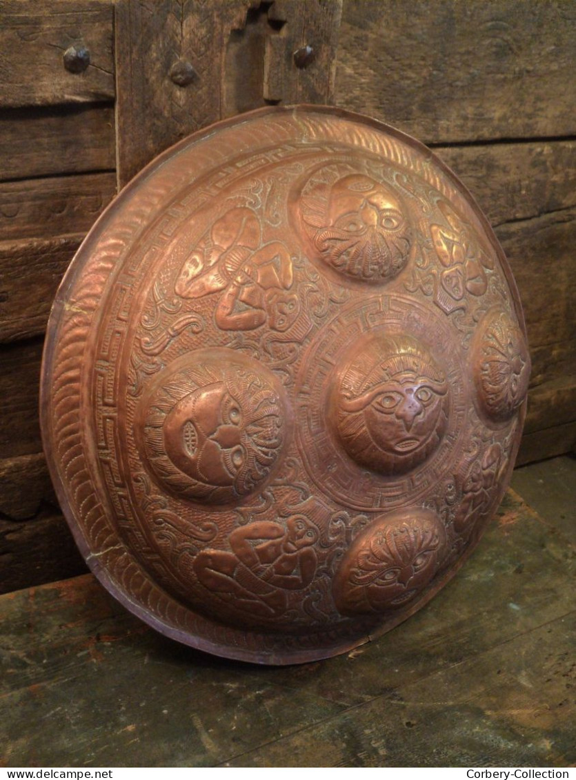 Ancien Bouclier Rondache Indo-Persan Dinanderie Cuivre Épais. Inde Indopersian Copper Shield - Oosterse Kunst
