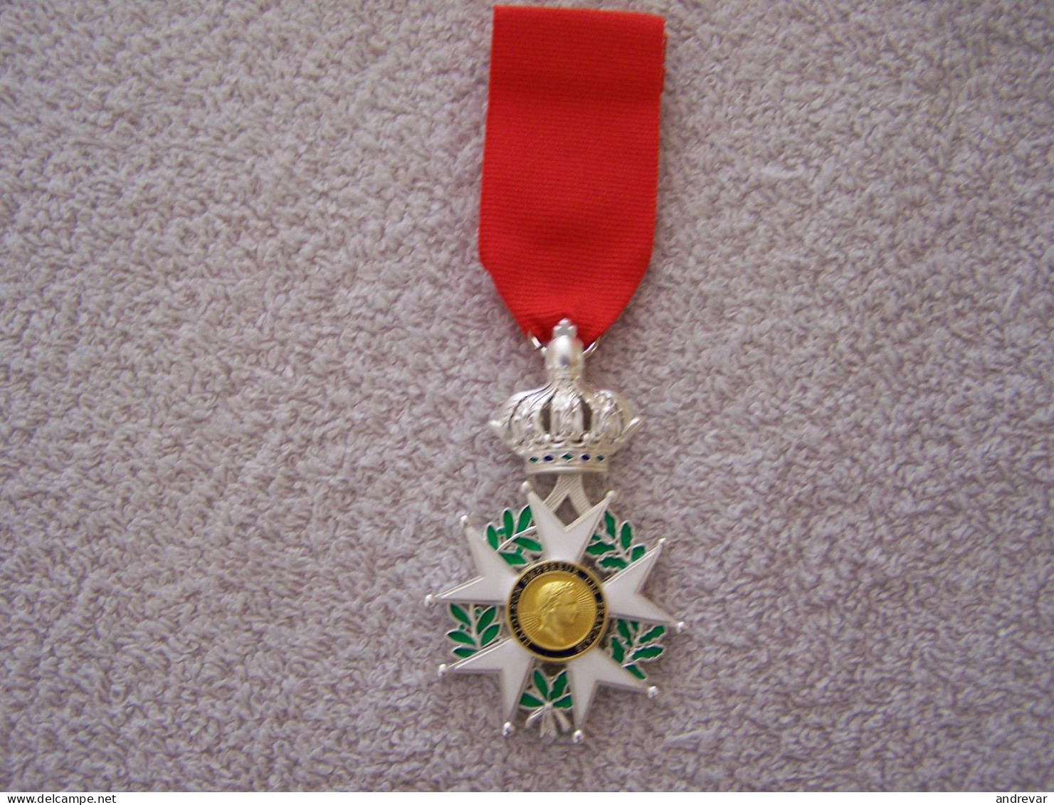 Lot Sympa De 2 Médailles Napoléon  ( Repro. De Qualié - Un Petit Bijou )  1 Légion D'honneur 1er Emp. + 1 Médaille Ste H - Autres & Non Classés