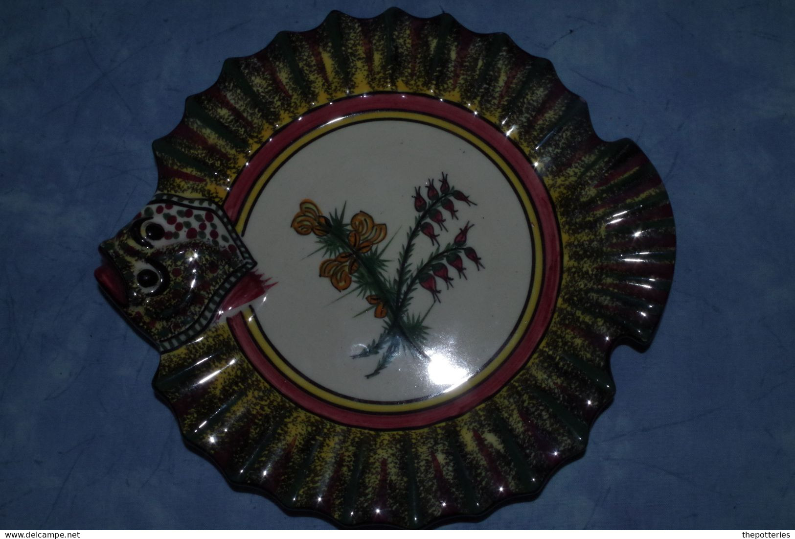 B11 Faience Assiette Plate Henriot  Quimper Bretagne Breton Poisson Fish - Quimper/Henriot (FRA)