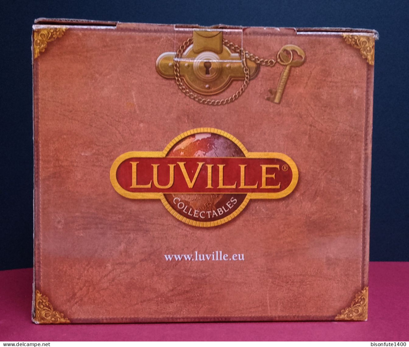 Collection LUVILLE : Sujet de décoration pour créer un décor de Noël au pied du sapin ( Voir photos et descriptif )