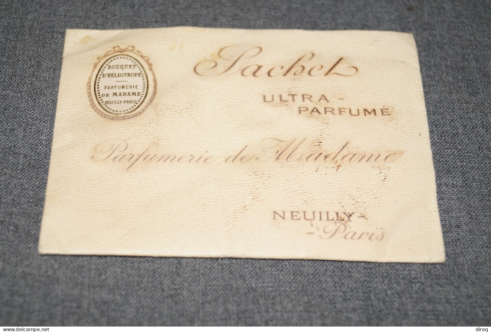 Parfum De Madame Neuilly-Paris,très Ancien Sachet Pour Collection,120 Mm./80 Mm. - Otros & Sin Clasificación