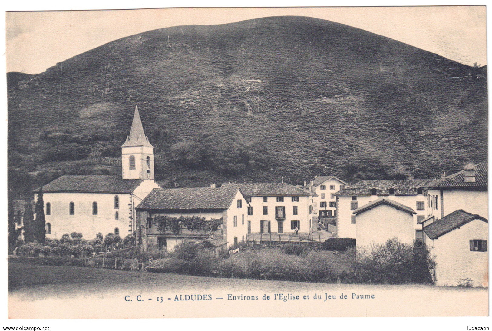 Aldudes Environs De L'église Et Du Jeu De Paume CPA 64 Pyrénées-Atlantiques - Aldudes