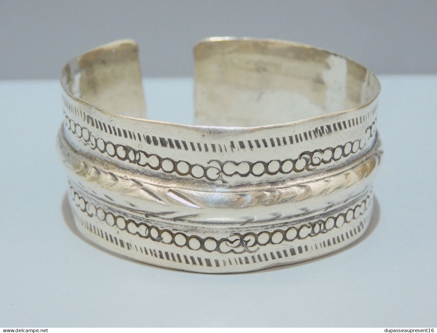 -SUPERBE BRACELET MANCHETTE ARGENT AFRIQUE Du NORD BIJOU ANCIEN 49,40 G  E - Ethniques