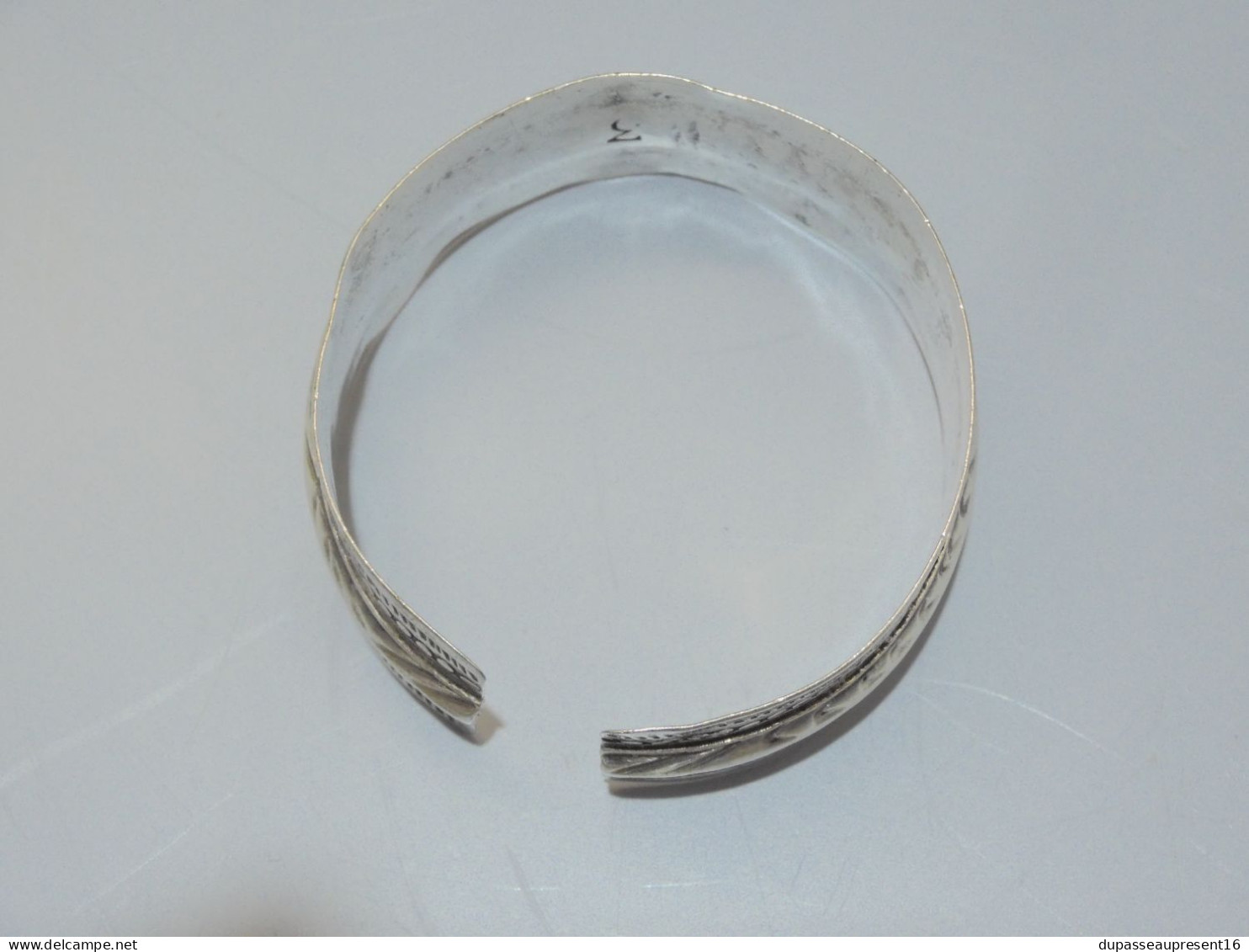 -SUPERBE BRACELET MANCHETTE ARGENT AFRIQUE du NORD BIJOU ANCIEN 49,40 g  E