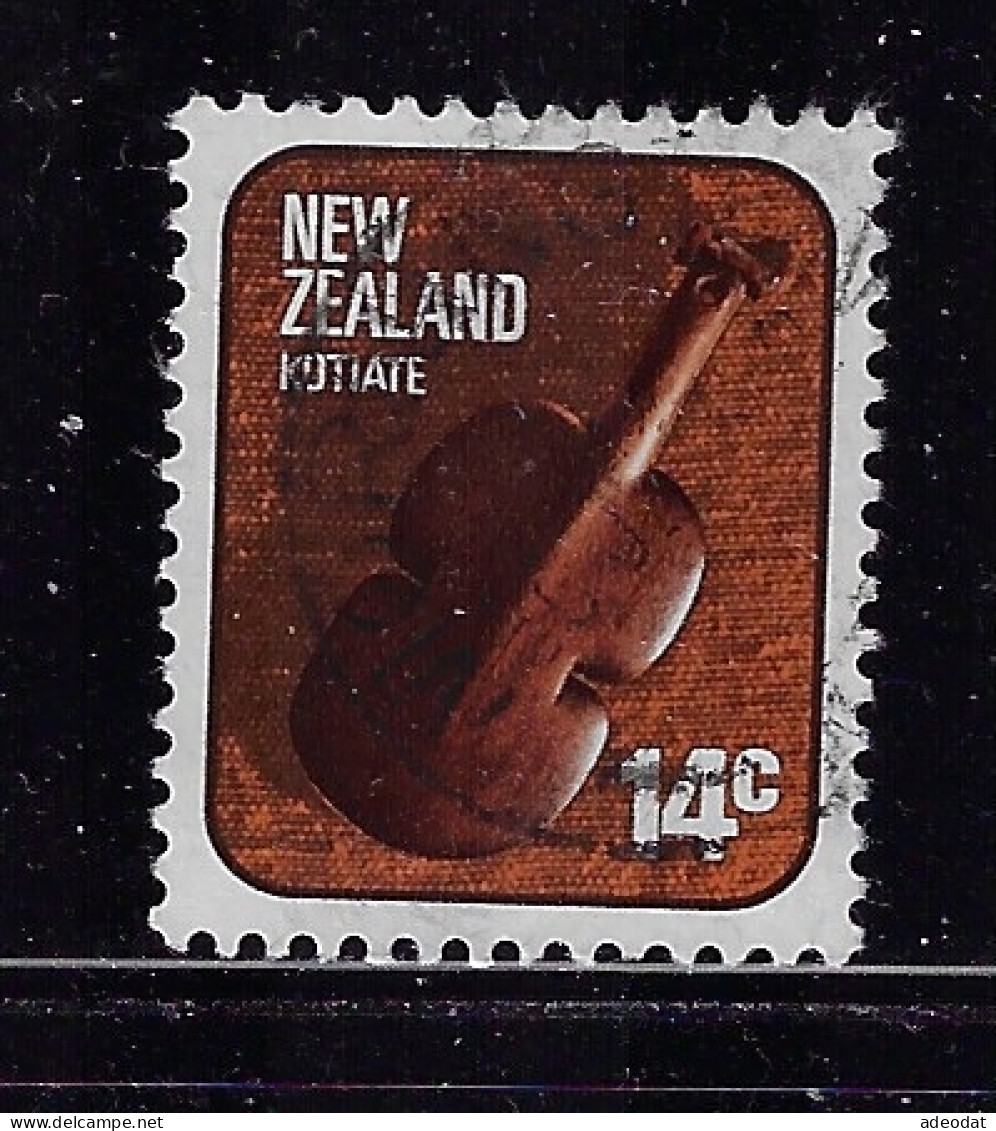 NEW ZEALAND 1976 KOTIATE VIOLIN-SHAPED WEAPON  SCOTT #614  USED - Usados