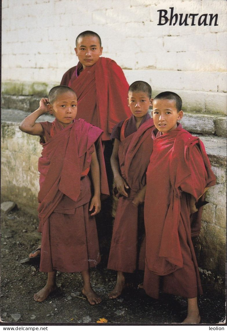 BHUTAN Monks At Punakha Dzong Etho Metho Tours / Glenn Rowley / Himalayan Images Picture Postcard BHOUTAN - Bhoutan