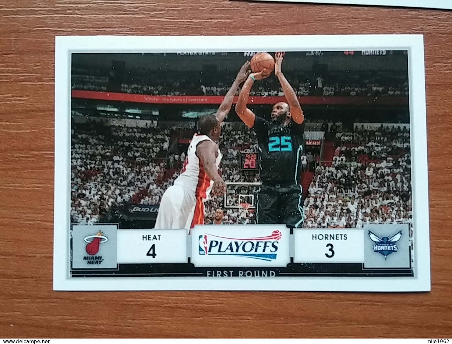 ST 44 - NBA Basketball 2016-2017, Sticker, Autocollant, PANINI, No 410 Heat Vs. Hornets - Books