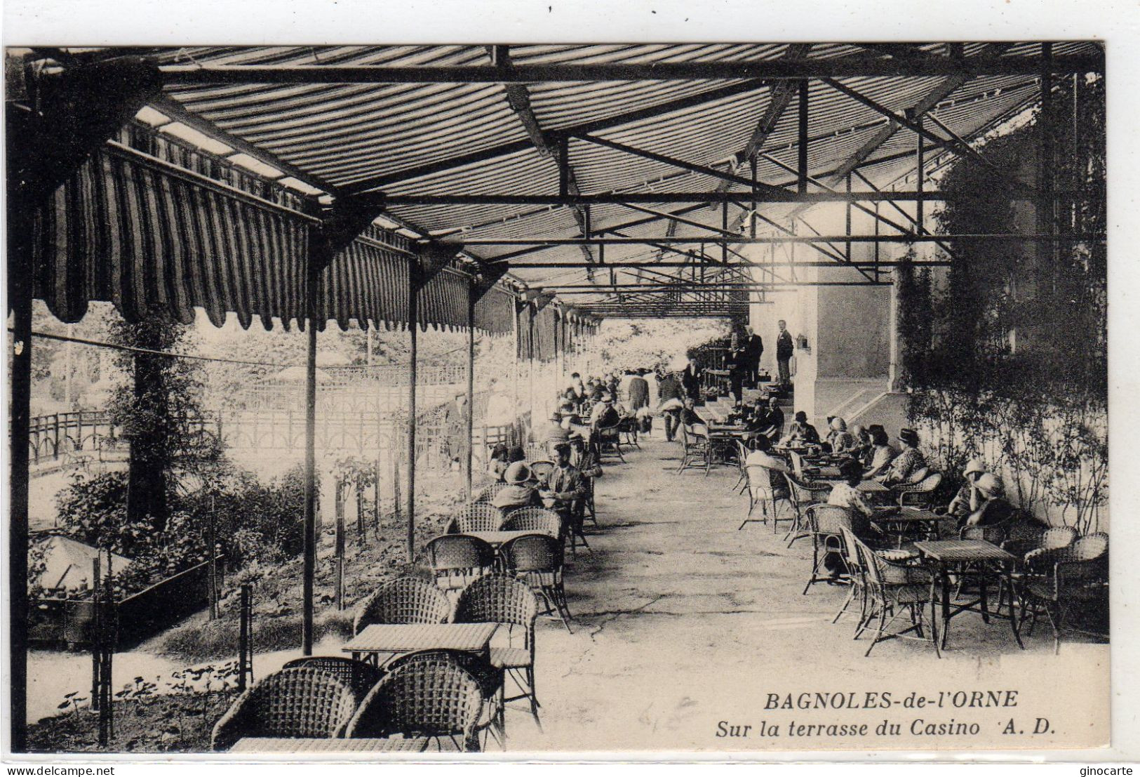 Bagnoles De L'orne Sur La Terrasse Du Casino - Bazoches Sur Hoene