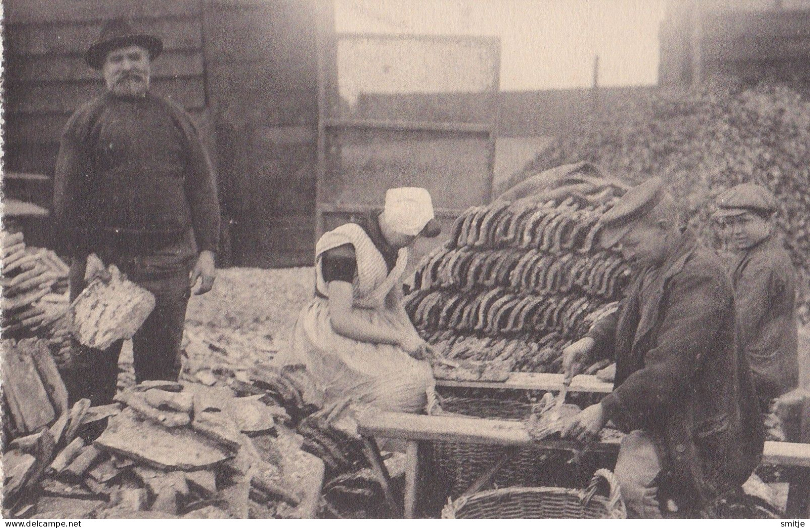 YERSEKE OESTERCULTUUR OESTER-INDUSTRIE OESTERPANNEN STEKEN OESTERS HUITRES KLEDERDRACHT - Yerseke