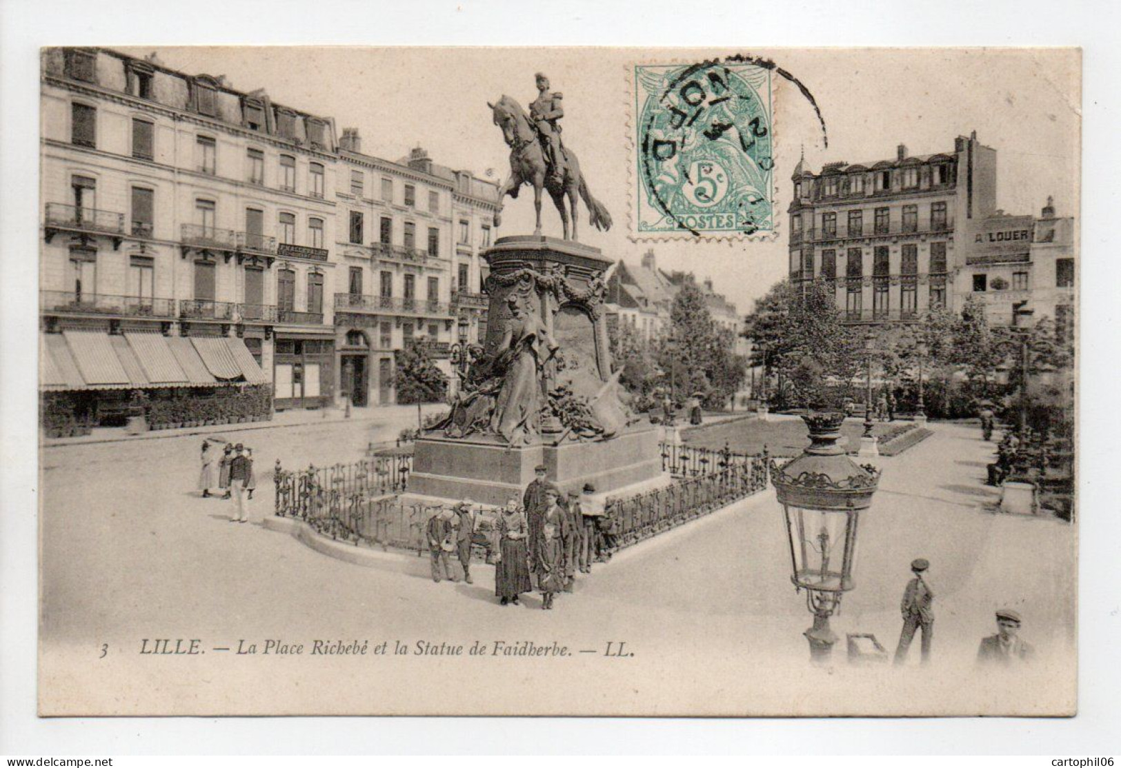 - CPA LILLE (59) - La Place Richebé Et La Statue De Faidherbe (belle Animation) - Editions Levy N° 3 - - Lille