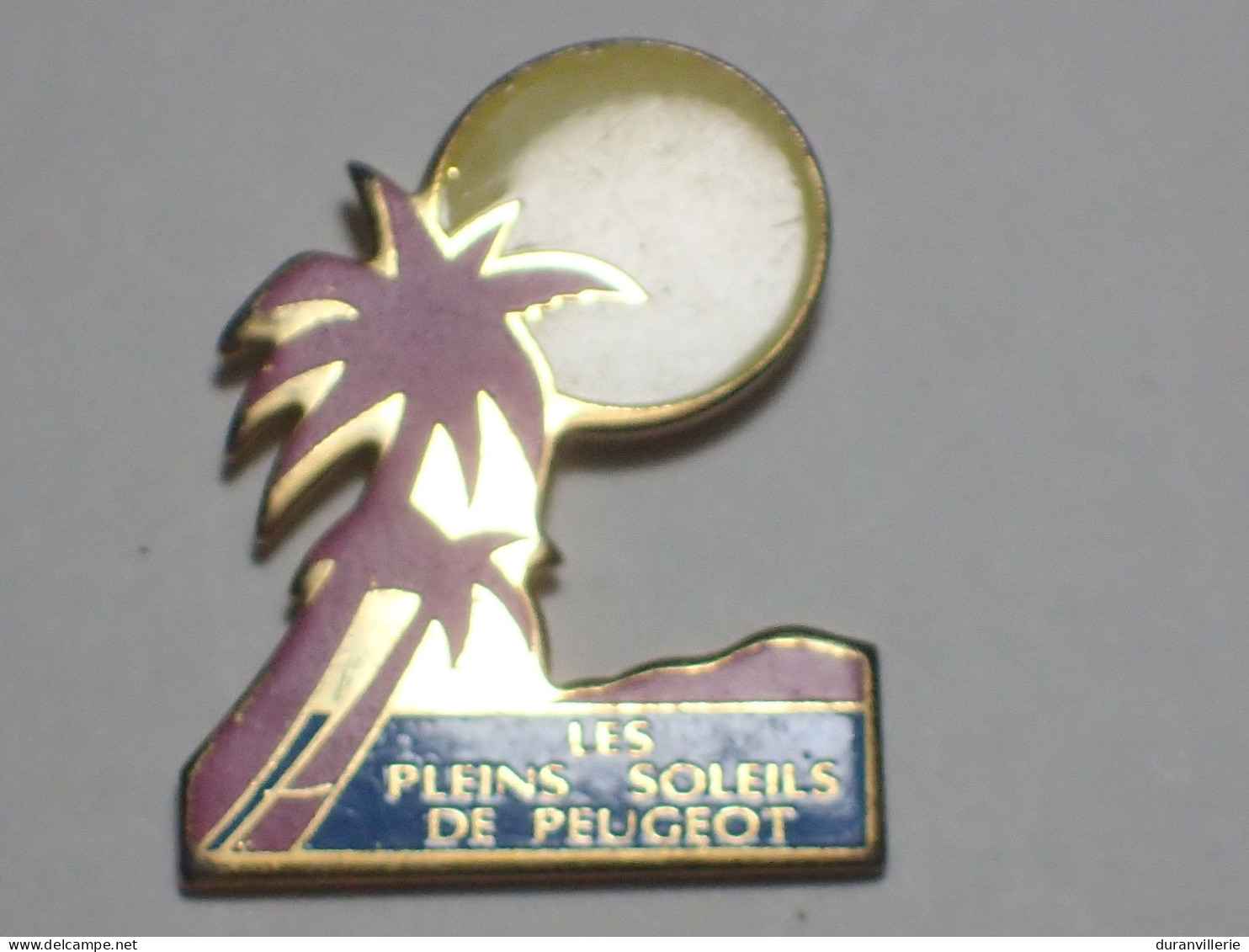 Pin's Peugeot  "Les Pleins Soleils De Peugeot", Palmier, Soleil - Peugeot