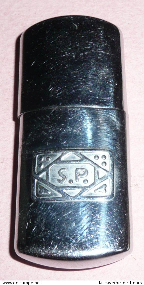 Rare Petit Briquet à Essence En Métal, SP S.P. - Autres & Non Classés