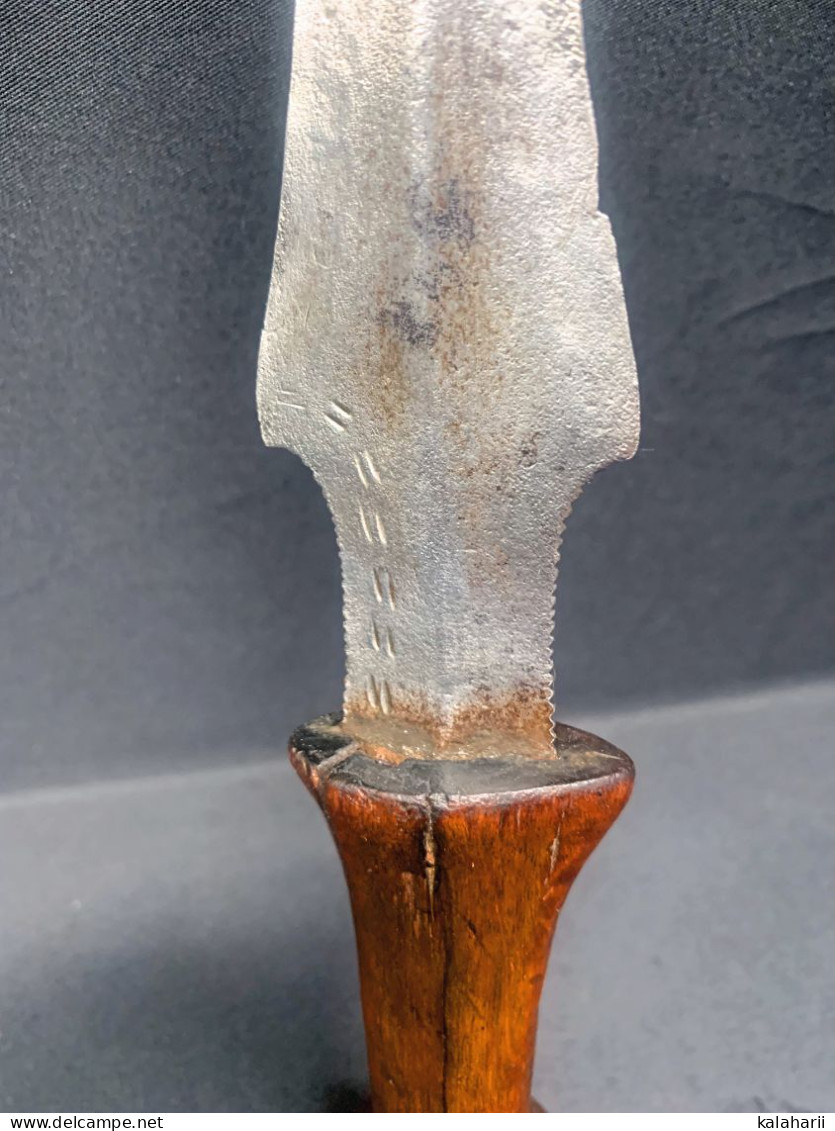 BEAU COUTEAU TETELA, ETHNIE DU CONGO, XIX° SIECLE, FER FORGE ET BOIS, AFRICAIN - Afrikanische Kunst