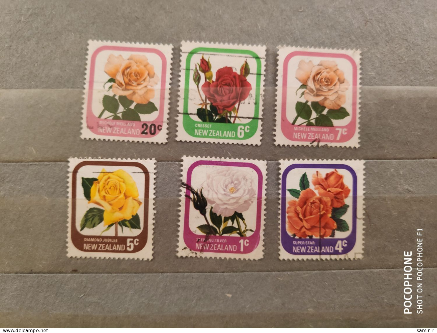 New Zealand	Flowers (F68) - Used Stamps