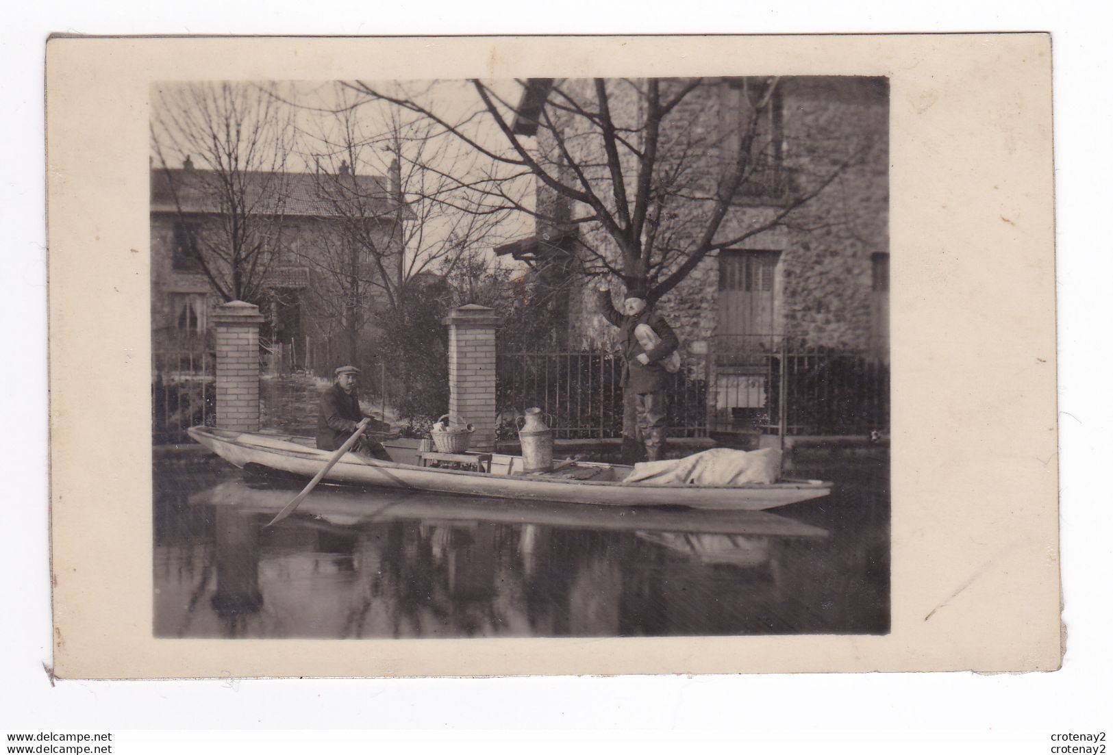 Carte Photo Inondations Barque Hommes Pain Panier à Provisions Bouille à Lait VOIR DOS M. Touret à M. Kiser ? - Floods