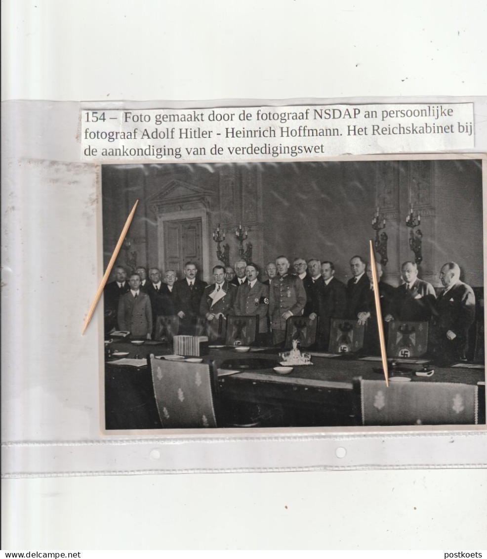 Guerre 40 Photo Officielle Adolf Hitler Sammelwerk N°15 Bild 63, Gr.66: Das Reichskabinet Bei Verkundung Des Wehrgelekes - Guerre, Militaire