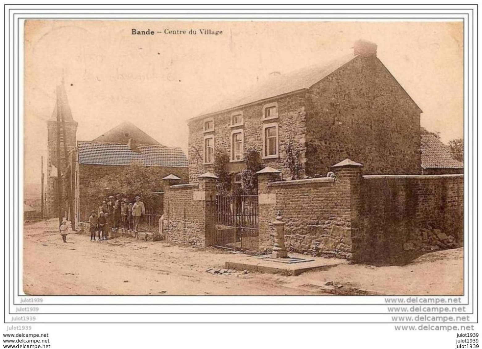 BANDE ..--  Centre Du Village . 1929 Vers LIEGE ( Melle Lucie FRANCKIOLY ) . Voir Verso . - Nassogne